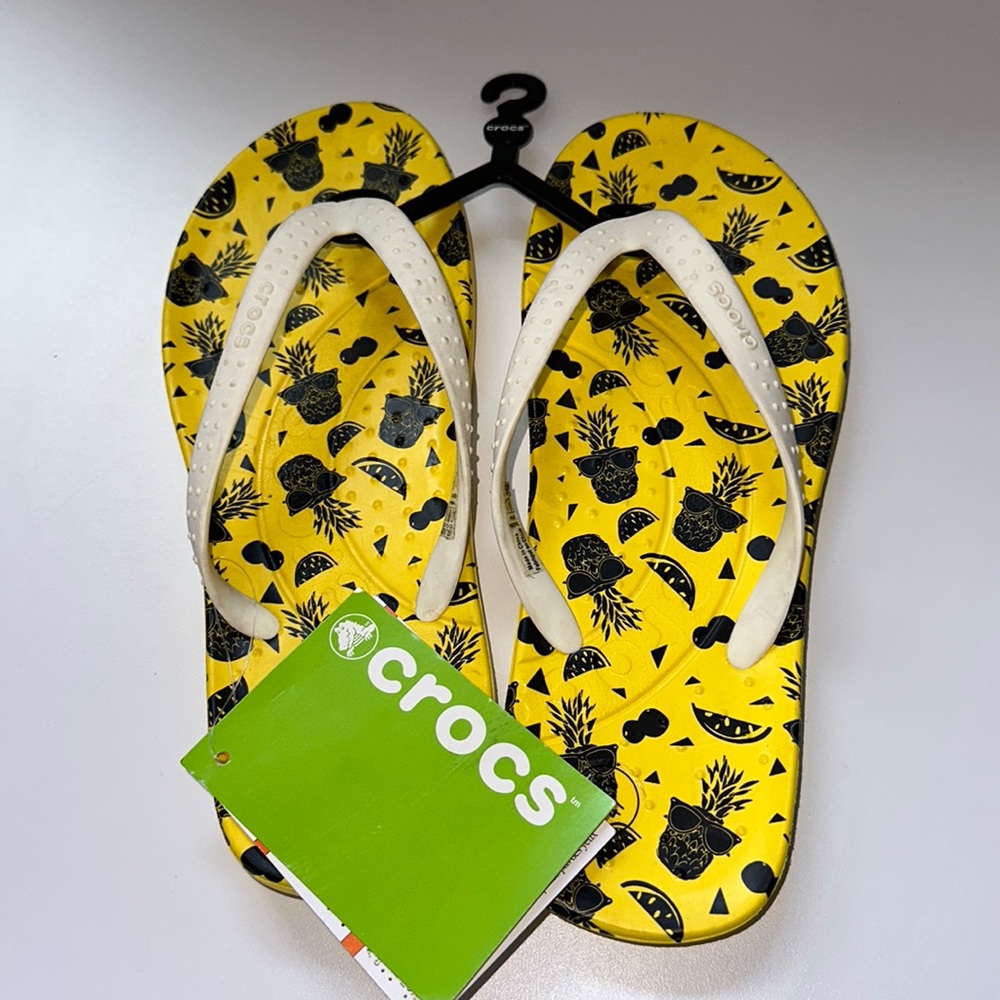 NWT Crocs unisex Chawaii Fruit Flip Flop lemon women’s 7